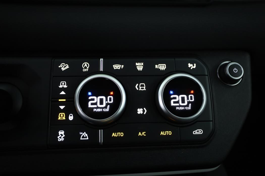 Land Rover Defender 2024