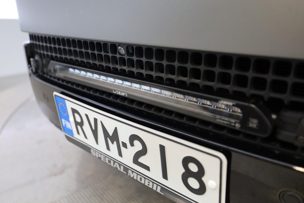 Land Rover Defender 2024
