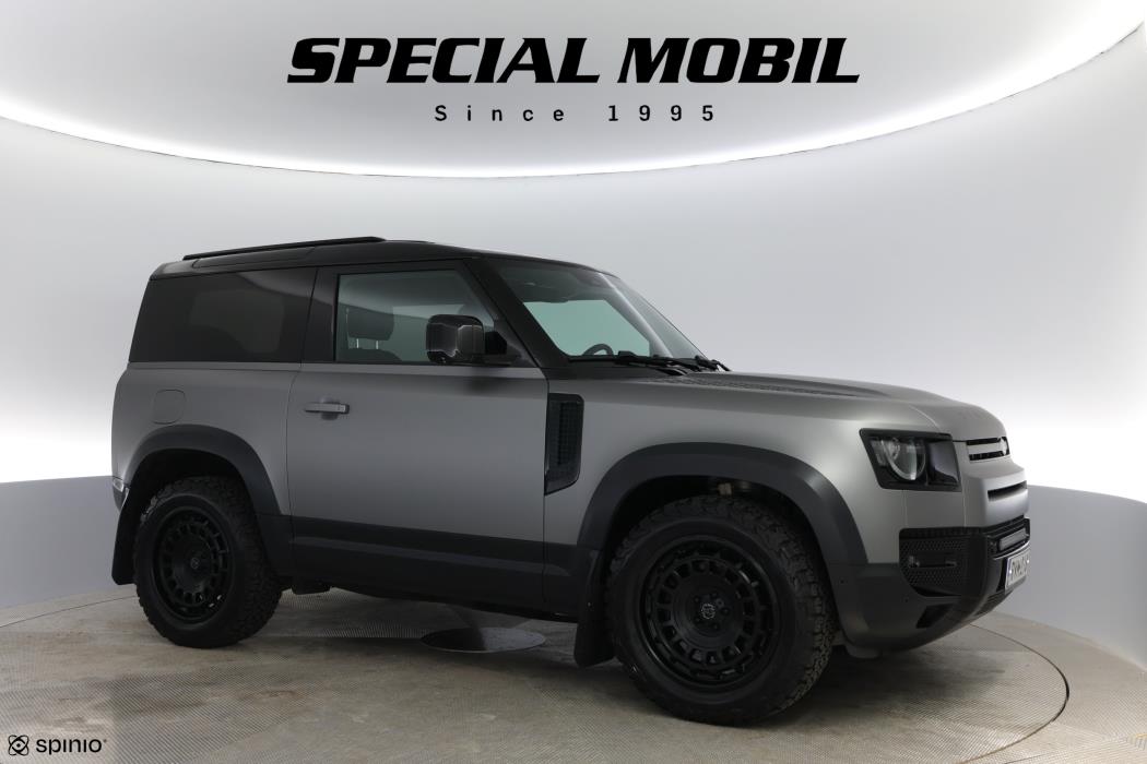 Land Rover Defender 2024