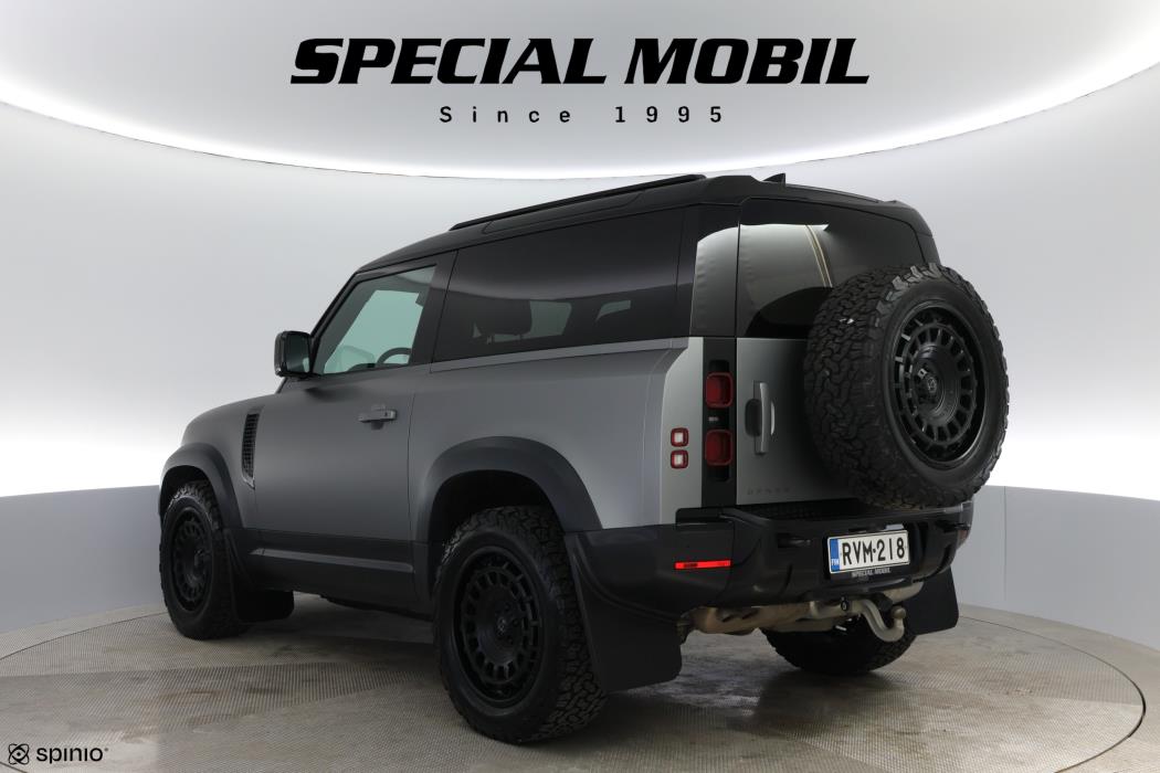 Land Rover Defender 2024
