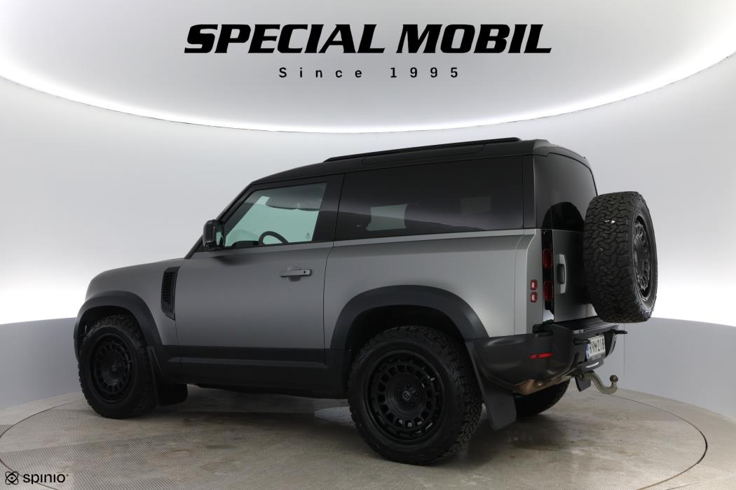 Land Rover Defender 2024
