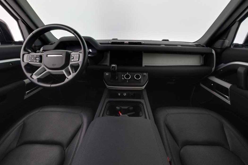 Land Rover Defender 2024
