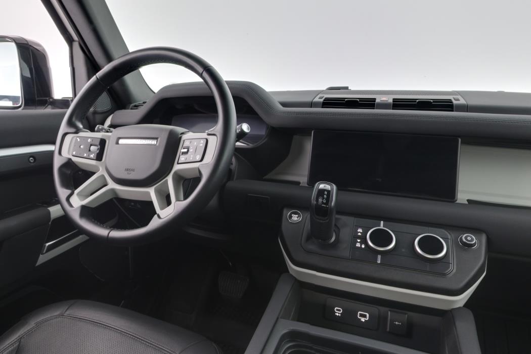 Land Rover Defender 2024
