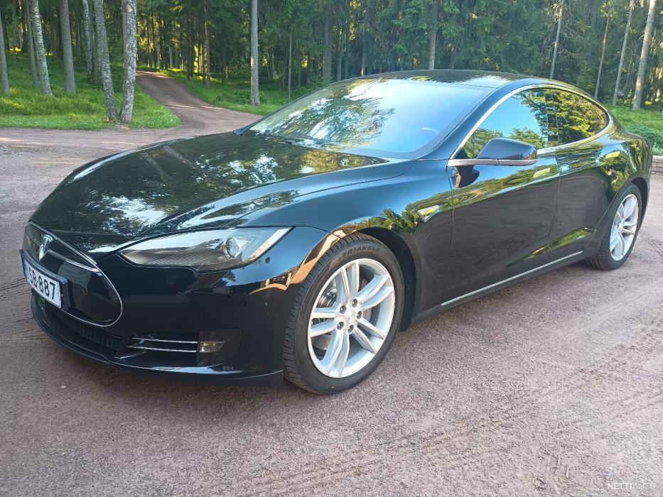 Tesla Model S 2014