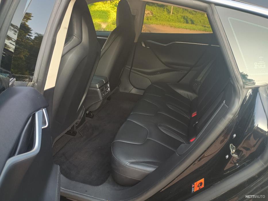 Tesla Model S 2014