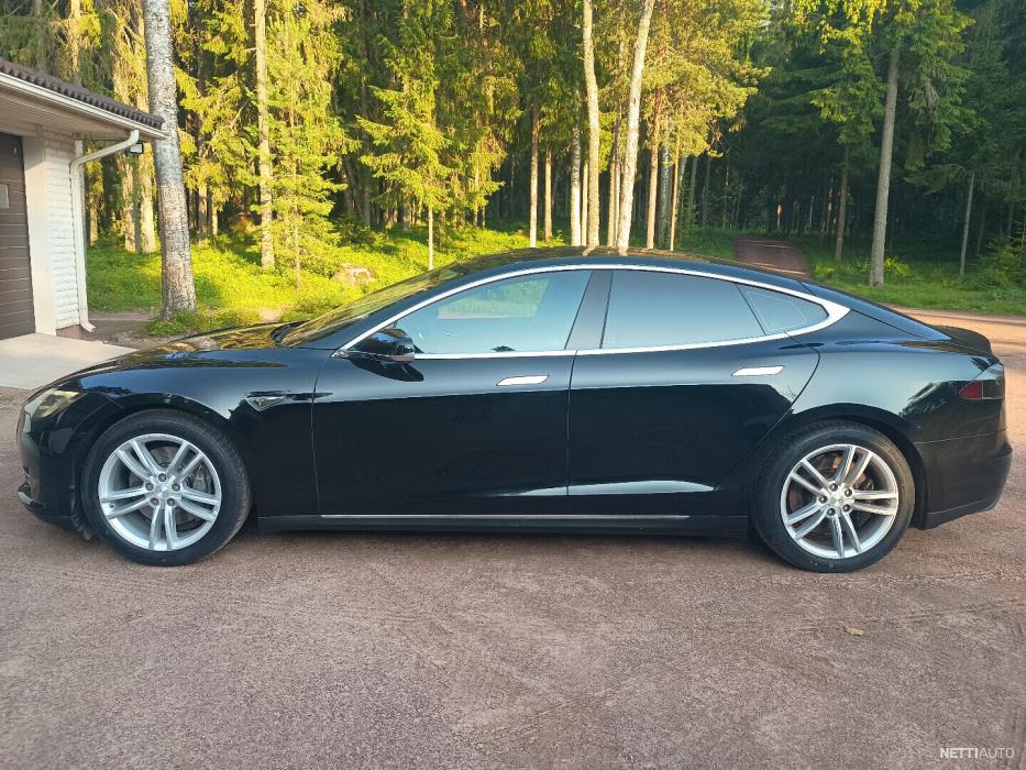 Tesla Model S 2014