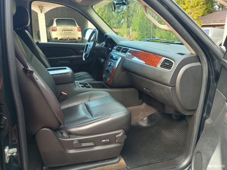 Chevrolet Suburban 2010