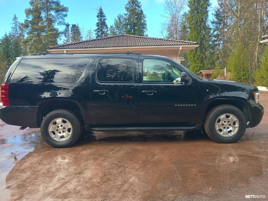 Chevrolet Suburban 2010