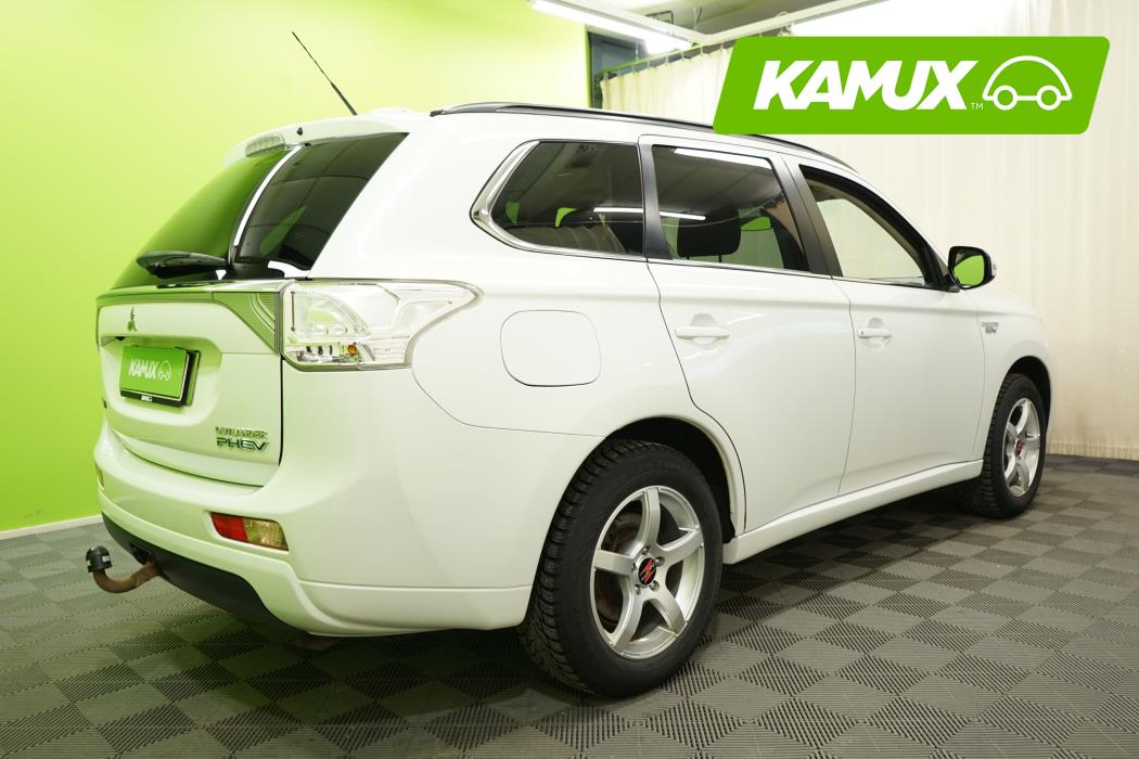 Mitsubishi Outlander PHEV 2014