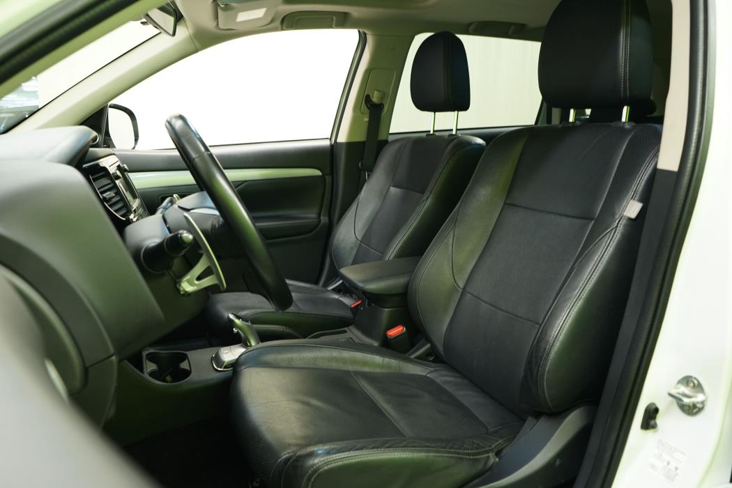 Mitsubishi Outlander PHEV 2014