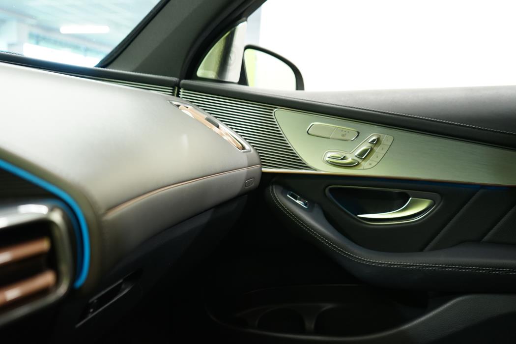 Mercedes-Benz EQC 2021