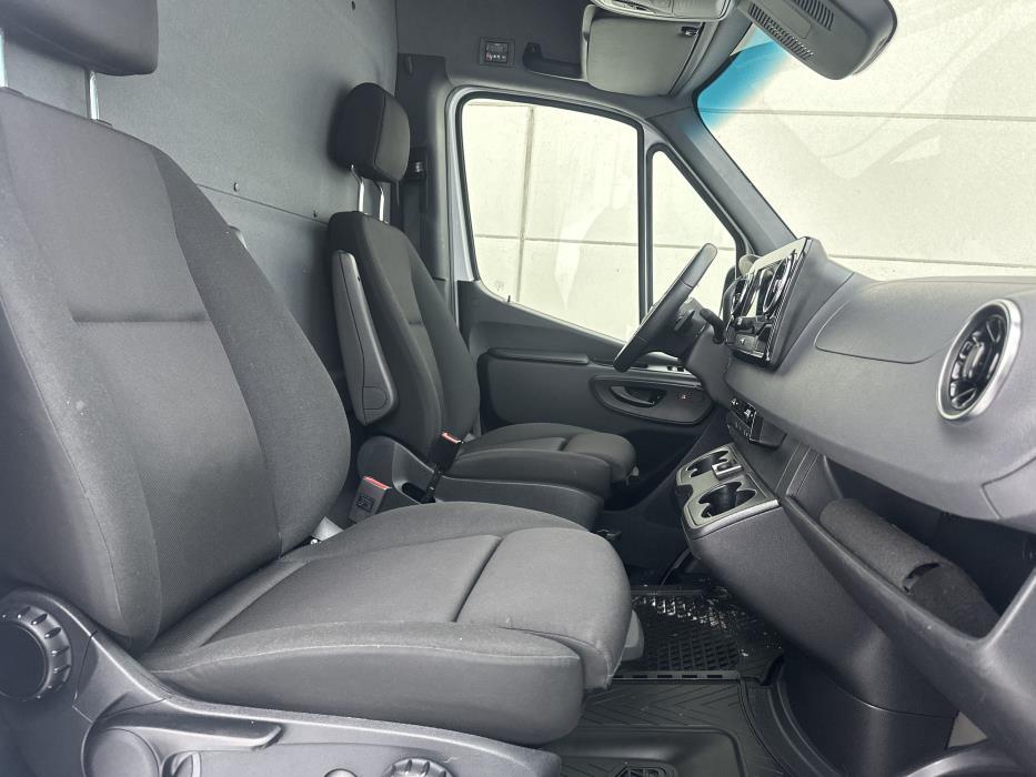 Mercedes-Benz Sprinter 2024