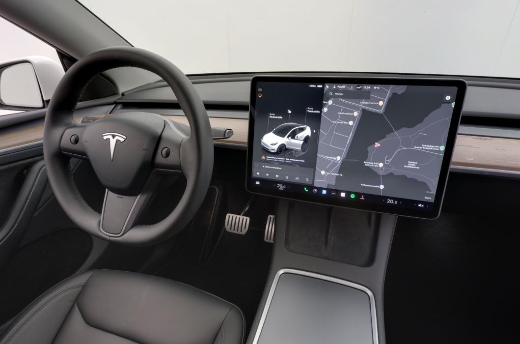 Tesla Model Y 2024