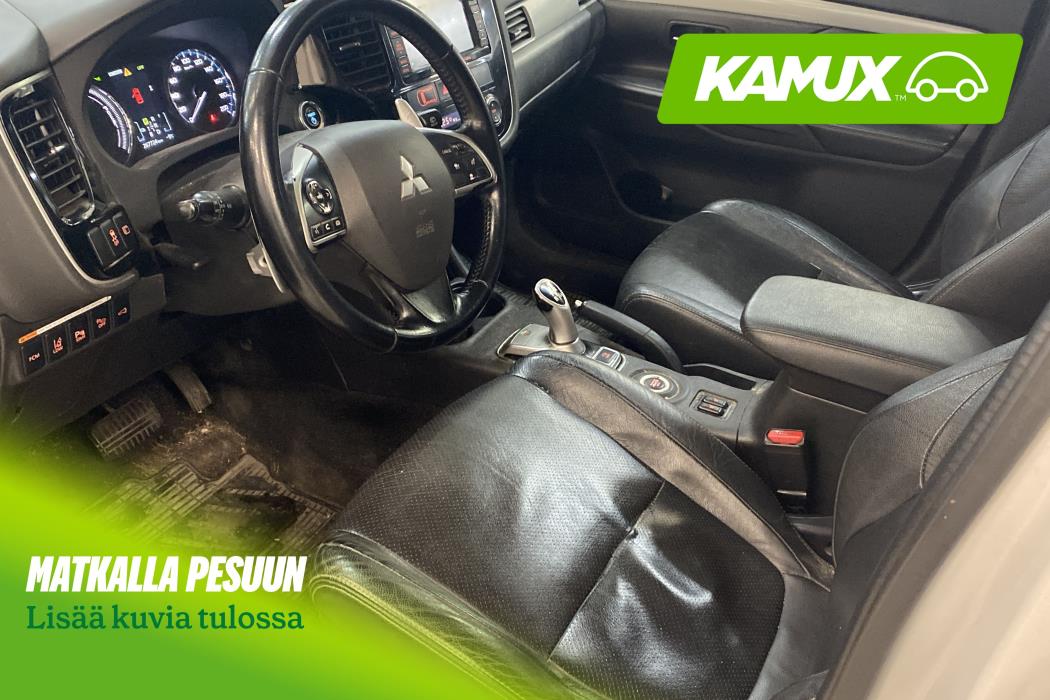 Mitsubishi Outlander PHEV 2013