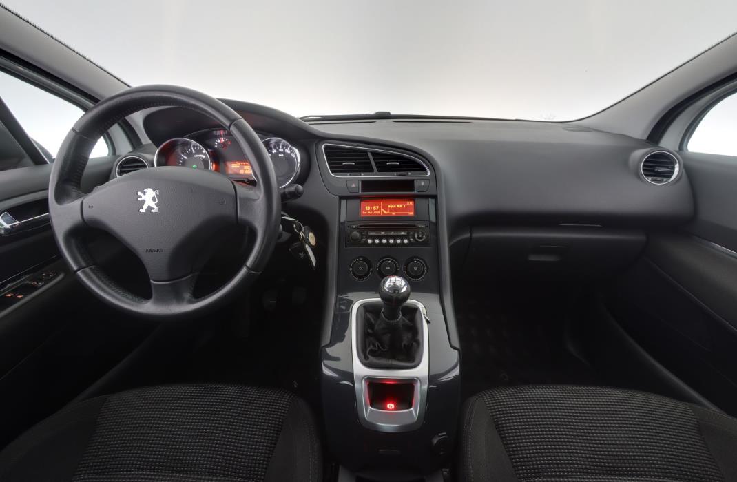 Peugeot 5008 2011