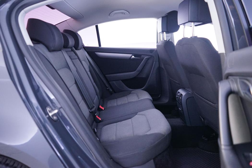 Volkswagen Passat 2011