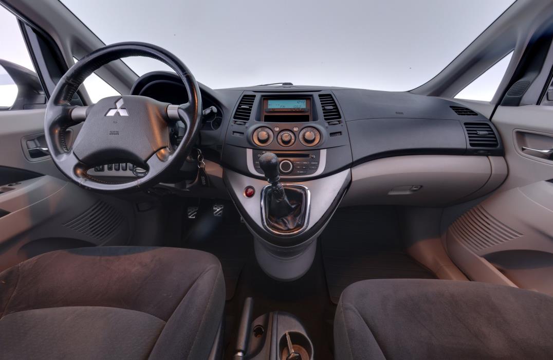 Mitsubishi Grandis 2009