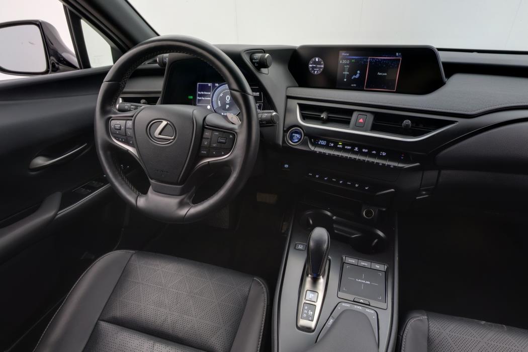 Lexus UX 2023