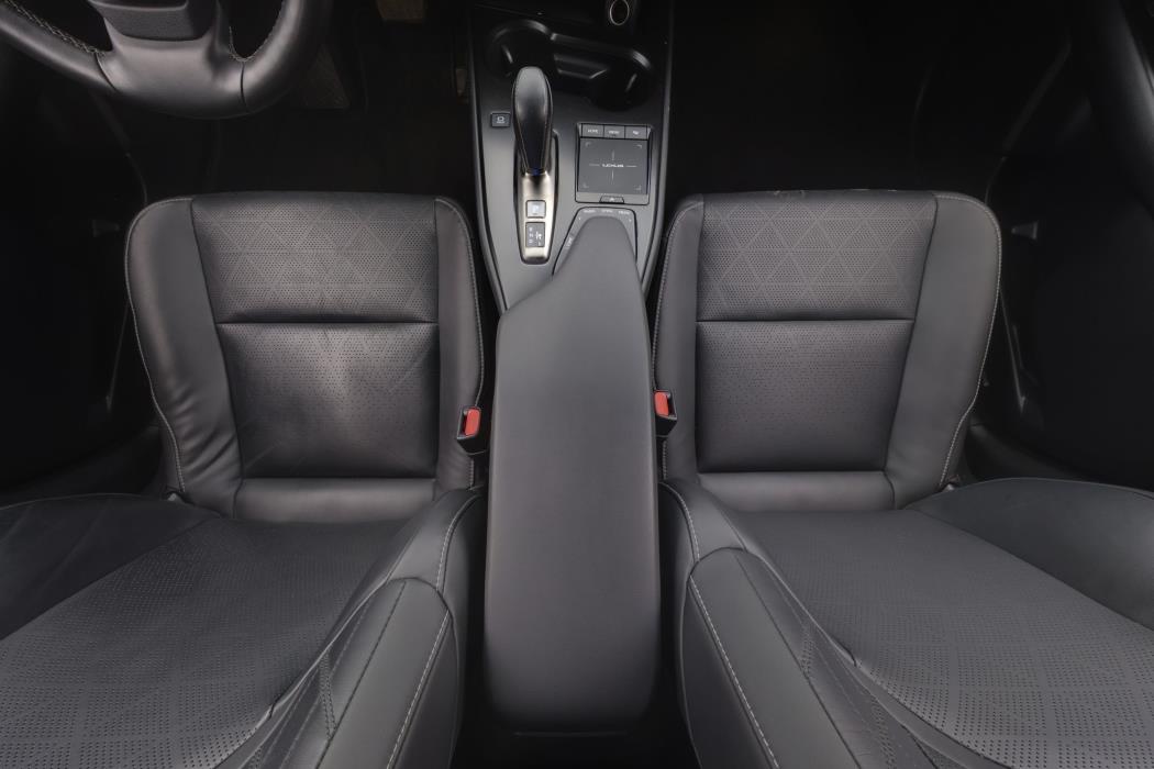 Lexus UX 2023
