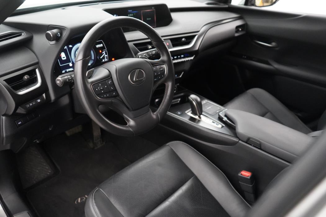 Lexus UX 2023