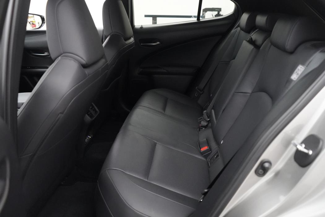 Lexus UX 2023