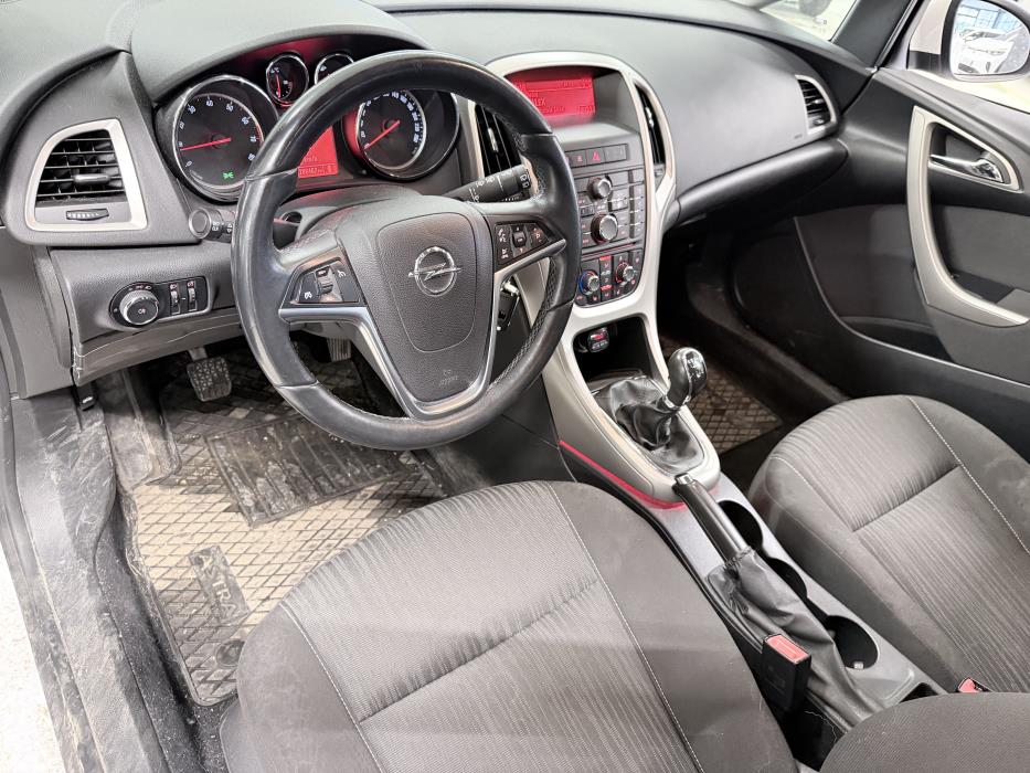 Opel Astra 2012
