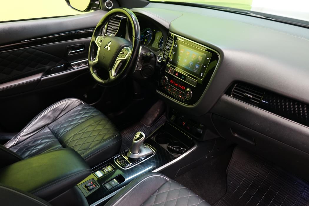 Mitsubishi Outlander PHEV 2019