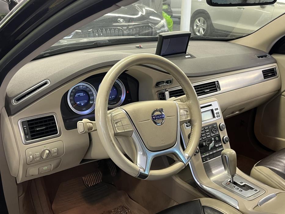 Volvo XC70 2011