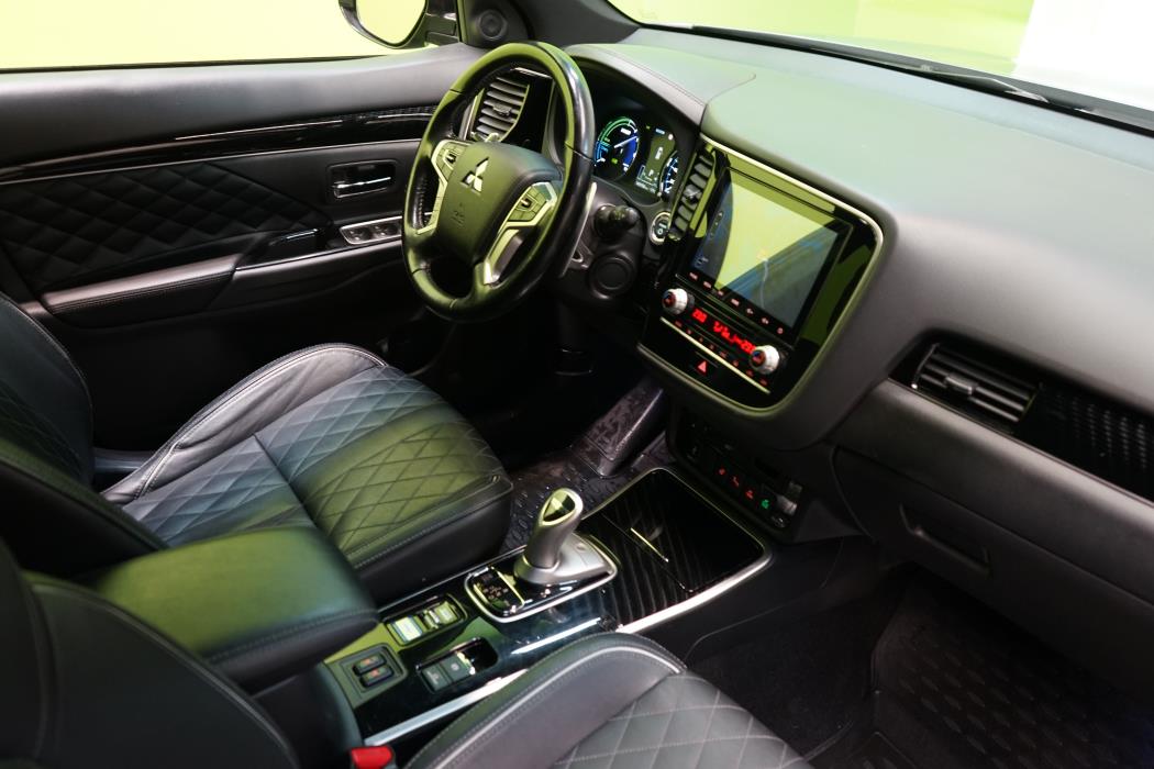 Mitsubishi Outlander PHEV 2020