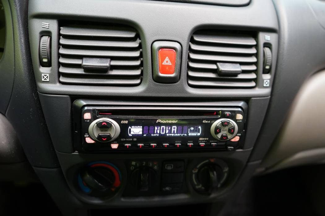 Nissan Almera 2002