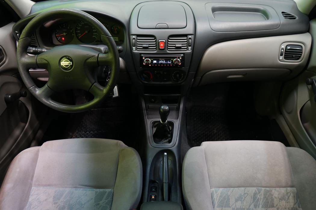 Nissan Almera 2002