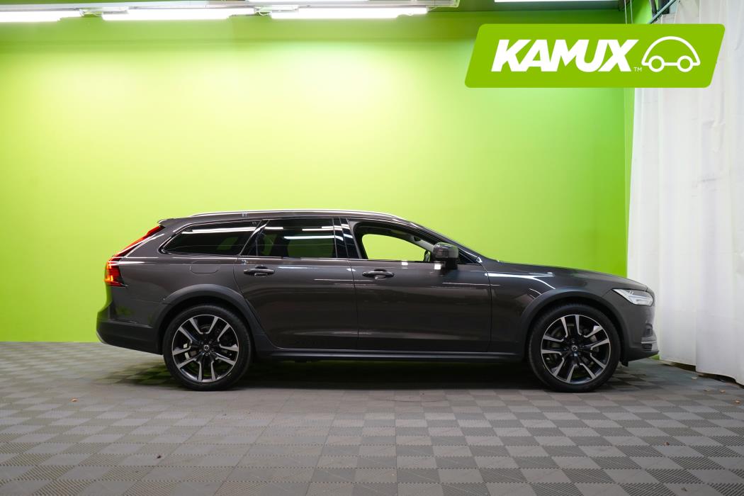 Volvo V90 Cross Country 2023
