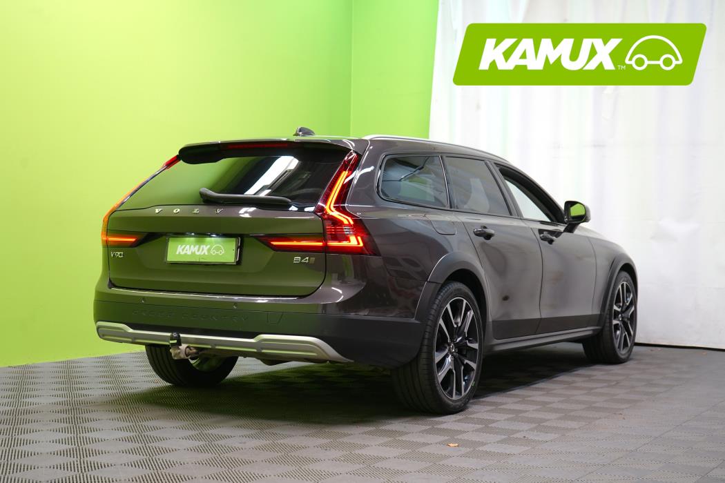 Volvo V90 Cross Country 2023