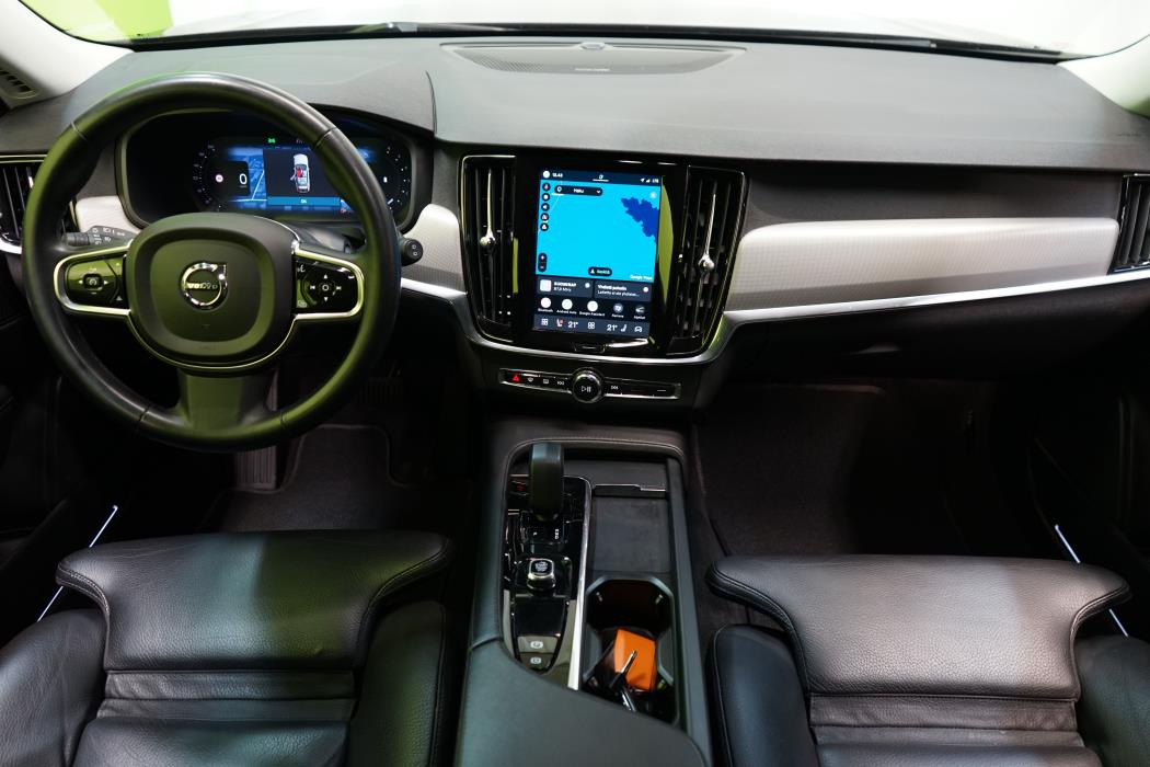 Volvo V90 Cross Country 2023