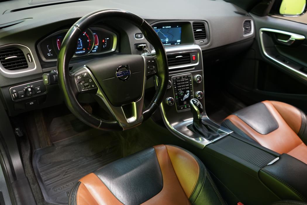 Volvo V60 Cross Country 2016