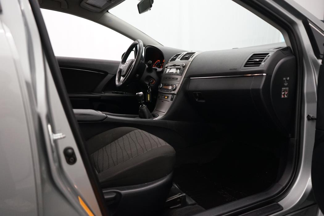 Toyota Avensis 2011