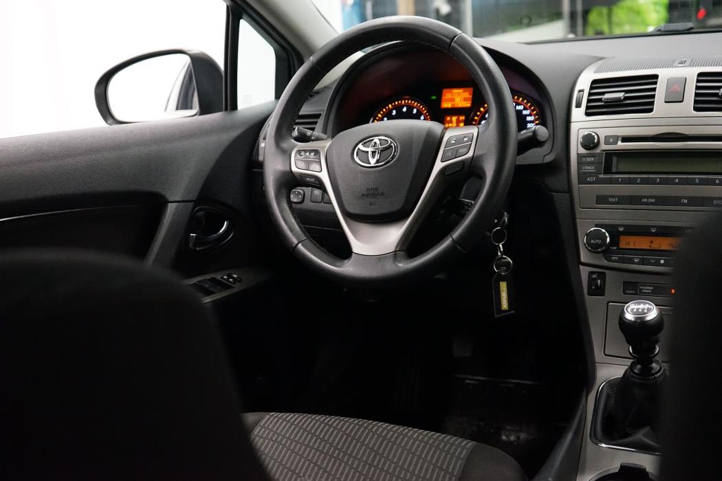 Toyota Avensis 2011