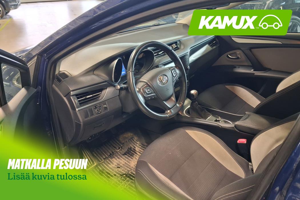 Toyota Avensis 2015