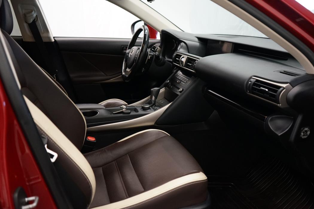Lexus IS 2017