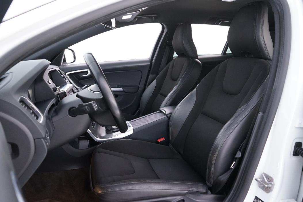 Volvo V60 Cross Country 2016
