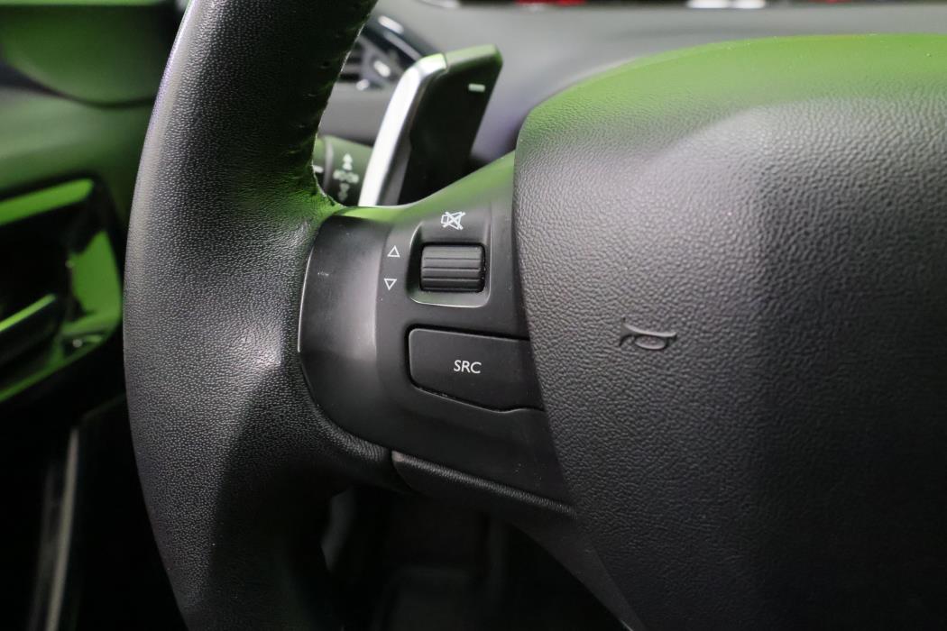 Peugeot 208 2015