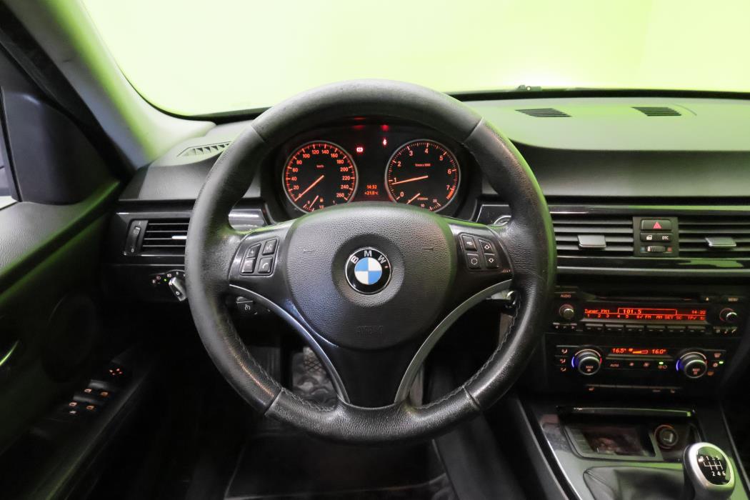 BMW 320 2009