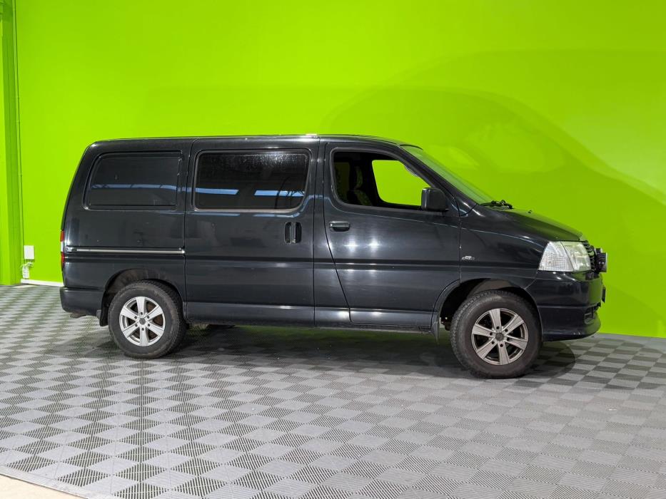 Toyota Hiace 2011