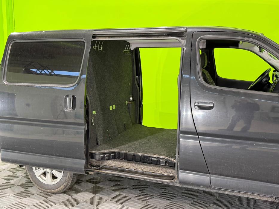 Toyota Hiace 2011
