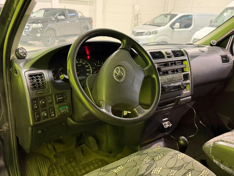 Toyota Hiace 2011