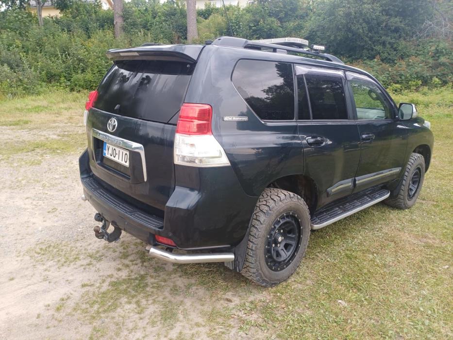 Toyota Land Cruiser 2011