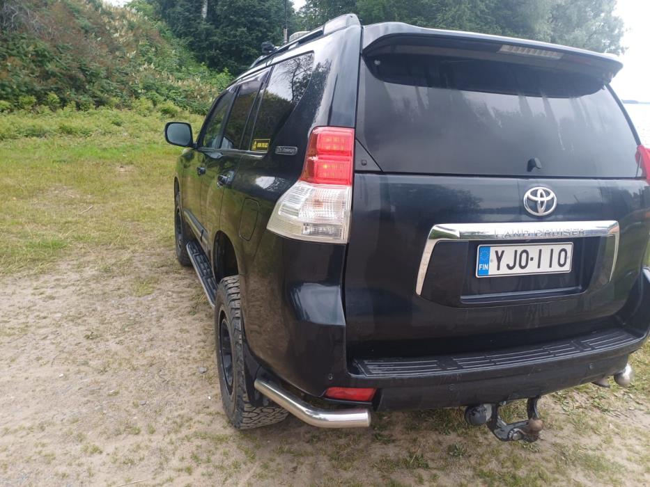 Toyota Land Cruiser 2011