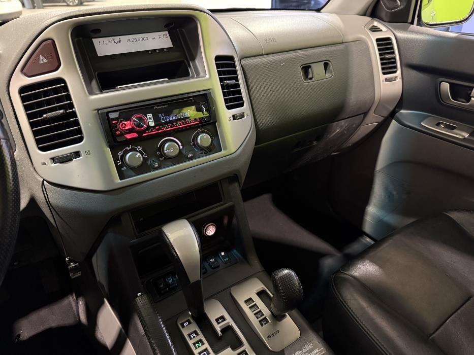 Mitsubishi Pajero 2004