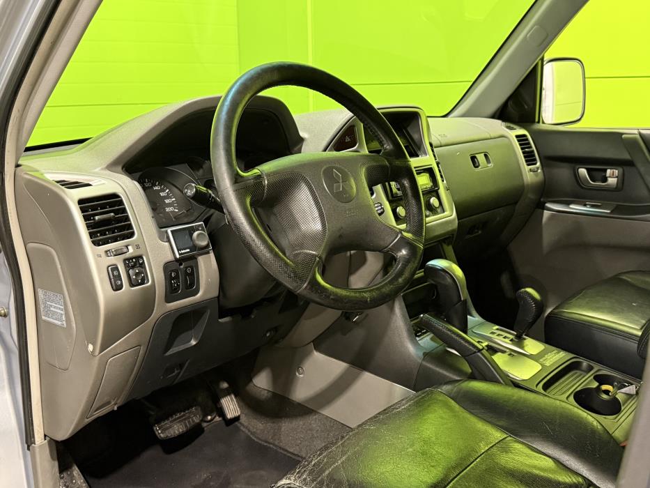 Mitsubishi Pajero 2004