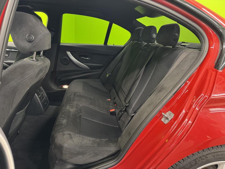 BMW 330 2018
